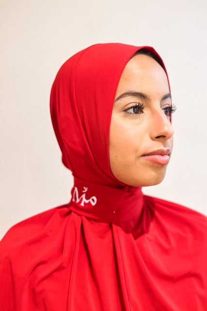 Cagoule rouge broderie blanche